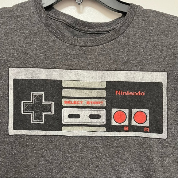 NINTENDO Controller NES Classic Gamer Retro Gaming T-shirt Men's LARGE - Picture 2 of 4